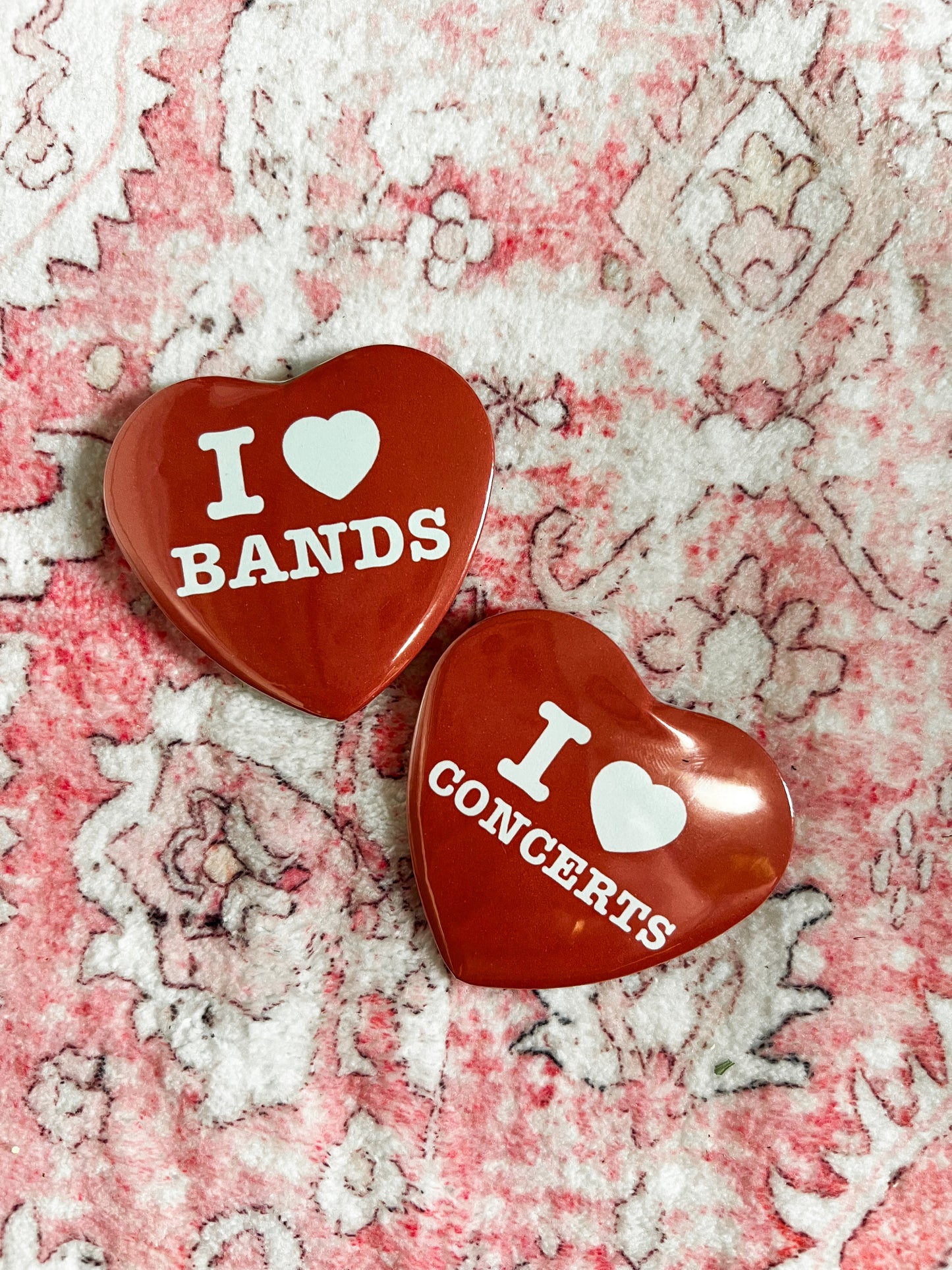 I heart bands/concerts pin